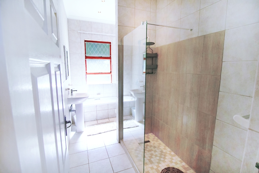 To Let 4 Bedroom Property for Rent in St Francis Bay Village Eastern Cape